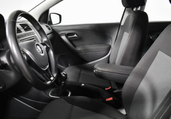 Подержанный автомобиль Volkswagen Polo Sedan 2018 года (10 фото)