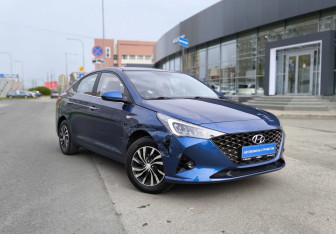 Подержанный автомобиль Hyundai Solaris Sedan 2022 года (3 фото)