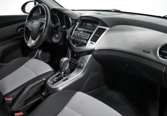 Подержанный автомобиль Chevrolet Cruze Sedan 2011 года (13 фото)
