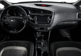 Подержанный автомобиль Kia Ceed Wagon 2017 года (15 фото)