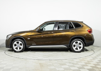 Подержанный автомобиль BMW X1 2012 года (8 фото)