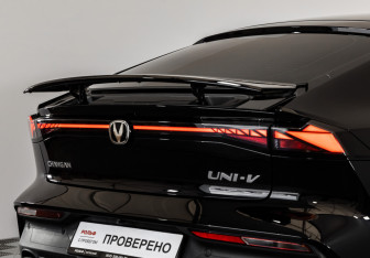 Подержанный автомобиль Changan UNI-V 2024 года (36 фото)