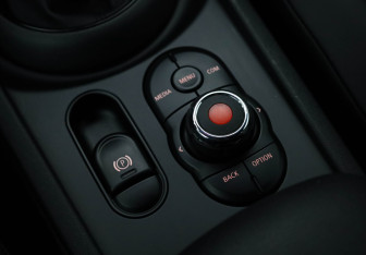 Подержанный автомобиль MINI Clubman Wagon 2019 года (20 фото)