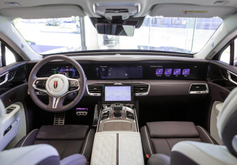 Новый Hongqi E-HS9 2022 (22 фото)