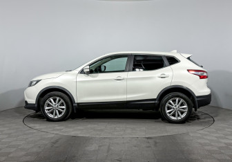 Подержанный автомобиль Nissan Qashqai 2017 года (8 фото)