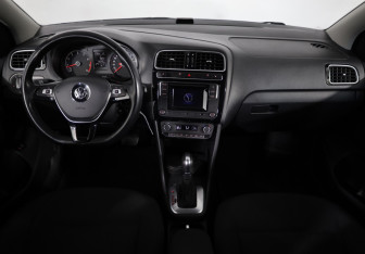 Подержанный автомобиль Volkswagen Polo Sedan 2017 года (9 фото)