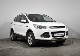 Подержанный автомобиль Ford Kuga 2015 года (3 фото)