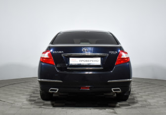 Подержанный автомобиль Nissan Teana 2011 года (6 фото)
