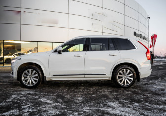 Подержанный автомобиль Volvo XC90 2017 года (10 фото)
