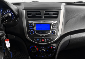 Подержанный автомобиль Hyundai Solaris Sedan 2012 года (16 фото)