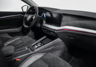 Подержанный автомобиль Skoda Octavia Liftback 2022 года (13 фото)