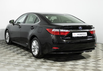 Подержанный автомобиль Lexus ES 2013 года (7 фото)