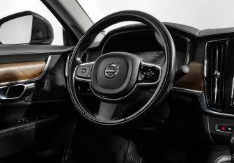 Подержанный автомобиль Volvo S90 2019 года (17 фото)