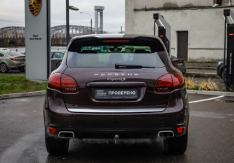 Подержанный автомобиль Porsche Cayenne 2014 года (8 фото)