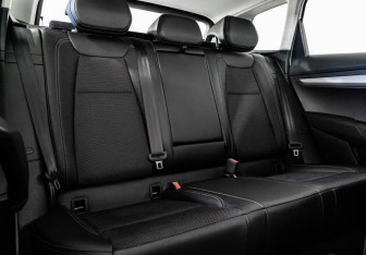 Подержанный автомобиль Skoda Karoq 2021 года (20 фото)