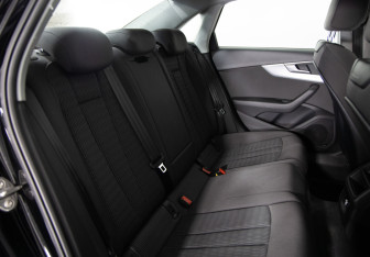 Подержанный автомобиль Audi A4 Sedan 2016 года (12 фото)