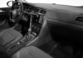 Подержанный автомобиль Volkswagen Golf Hatchback 2018 года (12 фото)