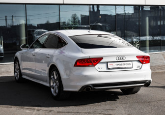 Подержанный автомобиль Audi A7 2012 года (9 фото)