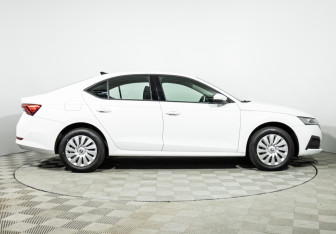 Подержанный автомобиль Skoda Octavia Liftback 2021 года (4 фото)