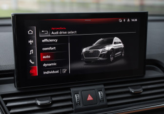 Подержанный автомобиль Audi Q5 2021 года (21 фото)