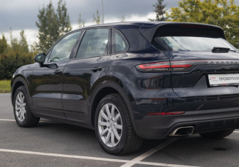 Подержанный автомобиль Porsche Cayenne 2018 года (11 фото)