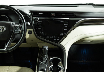 Подержанный автомобиль Toyota Camry Sedan 2020 года (14 фото)