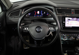 Подержанный автомобиль Volkswagen Tiguan 2019 года (11 фото)