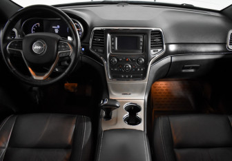 Подержанный автомобиль Jeep Grand Cherokee 2013 года (15 фото)