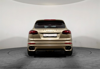 Подержанный автомобиль Porsche Cayenne 2015 года (6 фото)