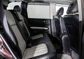 Подержанный автомобиль Nissan X-Trail 2013 года (21 фото)