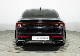 Подержанный автомобиль Kia K5 2021 года (6 фото)