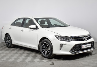 Подержанный автомобиль Toyota Camry Sedan 2017 года (3 фото)