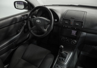 Подержанный автомобиль Toyota Avensis Sedan 2008 года (9 фото)