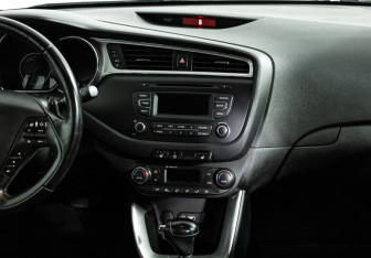 Подержанный автомобиль Kia Ceed Wagon 2016 года (14 фото)