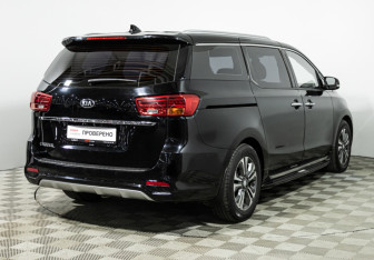 Подержанный автомобиль Kia Carnival 2018 года (5 фото)