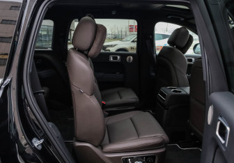 Подержанный автомобиль LiXiang L9 2024 года (31 фото)