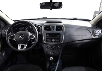 Подержанный автомобиль Renault Sandero 2020 года (10 фото)