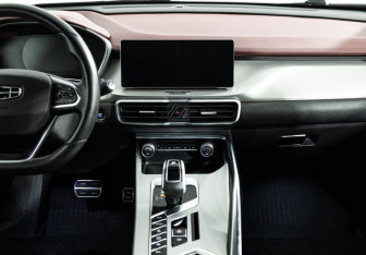 Подержанный автомобиль Geely Coolray 2021 года (14 фото)