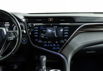 Подержанный автомобиль Toyota Camry Sedan 2018 года (15 фото)