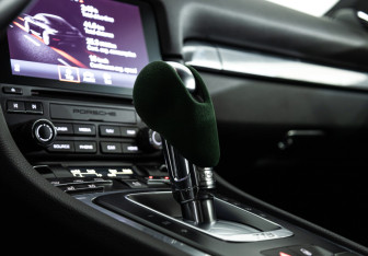 Подержанный автомобиль Porsche Cayman 2018 года (32 фото)