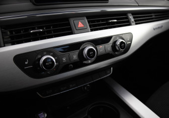 Подержанный автомобиль Audi A4 Sedan 2017 года (13 фото)