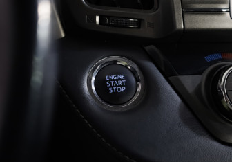 Подержанный автомобиль Toyota RAV4 2013 года (15 фото)