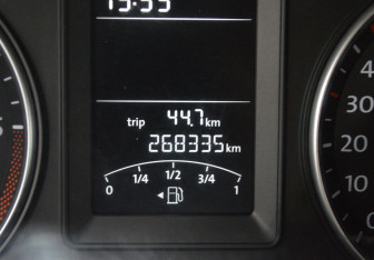 Подержанный автомобиль Volkswagen Caravelle 2012 года (13 фото)