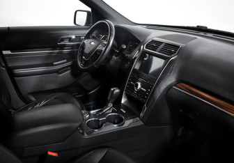 Подержанный автомобиль Ford Explorer 2018 года (16 фото)