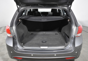 Подержанный автомобиль Hyundai i40 Wagon 2013 года (19 фото)