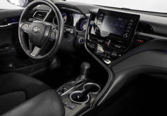 Подержанный автомобиль Toyota Camry Sedan 2021 года (9 фото)