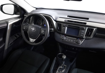 Подержанный автомобиль Toyota RAV4 2013 года (7 фото)