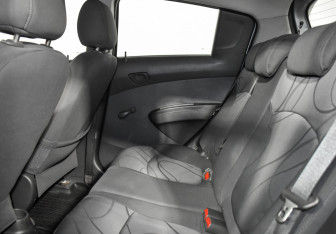 Подержанный автомобиль Chevrolet Spark 2012 года (12 фото)