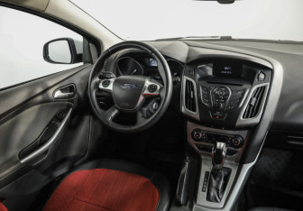 Подержанный автомобиль Ford Focus Hatchback 2013 года (9 фото)