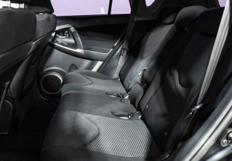 Подержанный автомобиль Toyota RAV4 2008 года (10 фото)